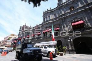 COLOCACIÓN ADORNOS FIESTAS PATRIAS