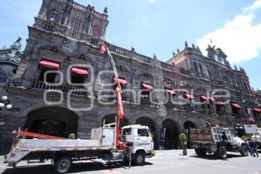 COLOCACIÓN ADORNOS FIESTAS PATRIAS