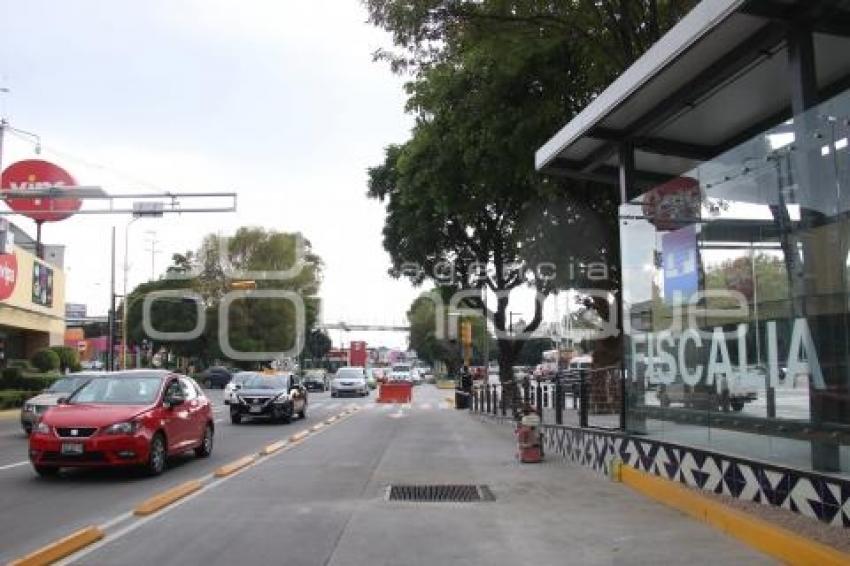 METROBUS . CARRIL CONFINADO