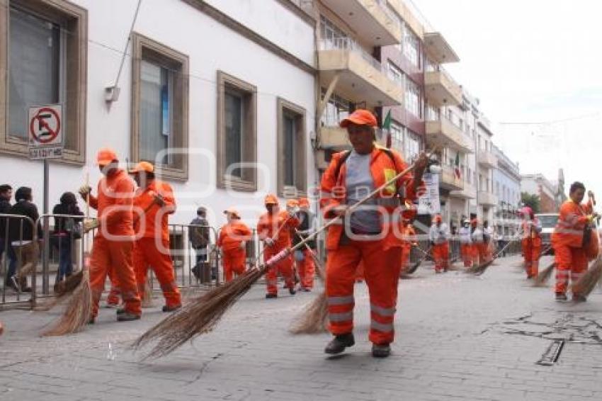 DESFILE . LIMPIEZA