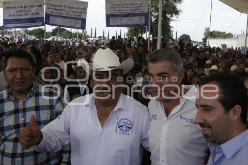 ENTREGA DE APOYO AL CAMPO