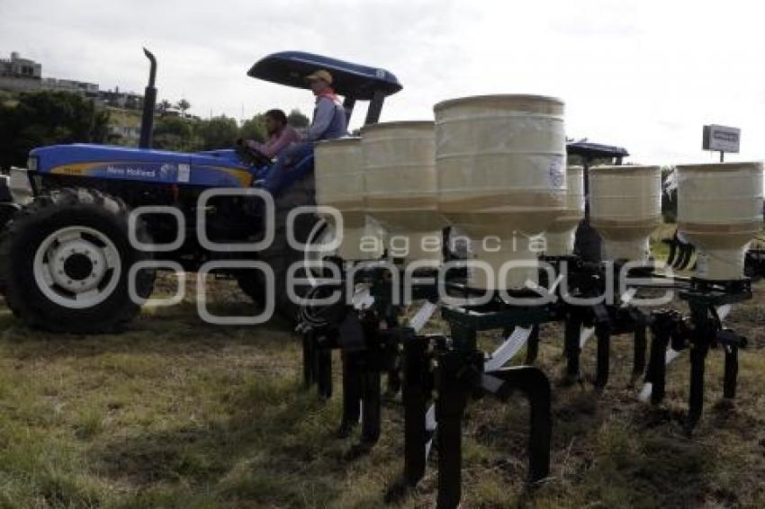 ENTREGA DE APOYO AL CAMPO