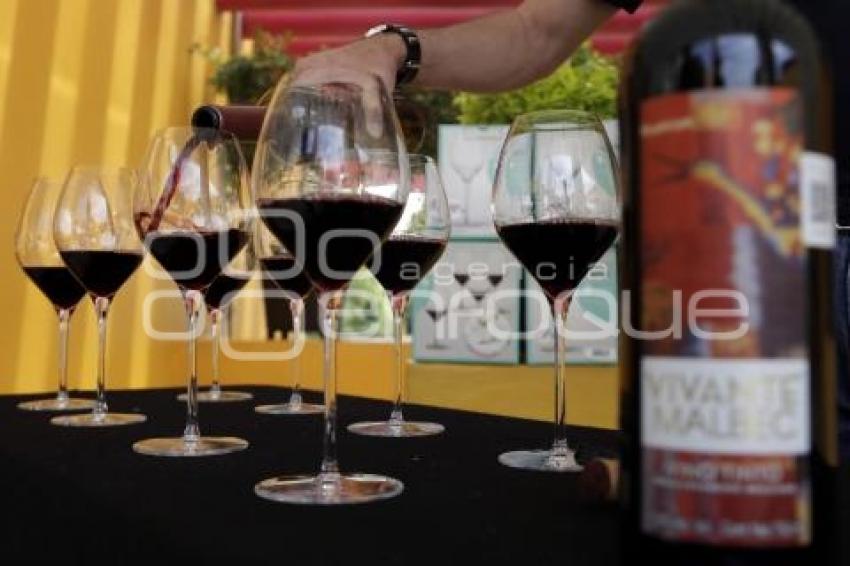 TURISMO . FERIA DEL VINO