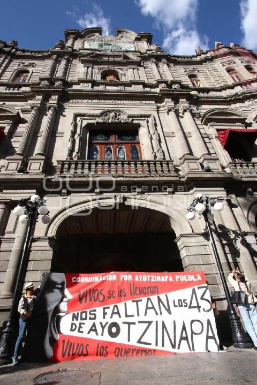 MARCHA POR AYOTZINAPA