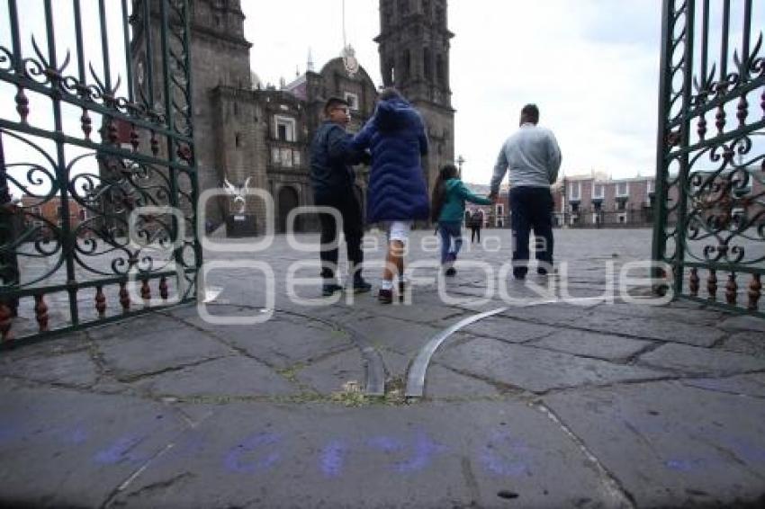 MARCHA . VANDALISMO