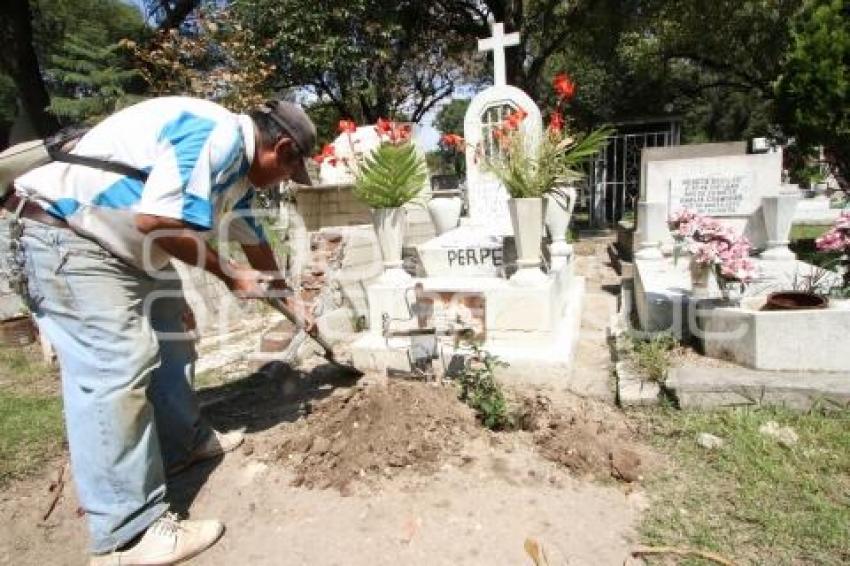 PREVIO DÍA DE MUERTOS . PANTEONES