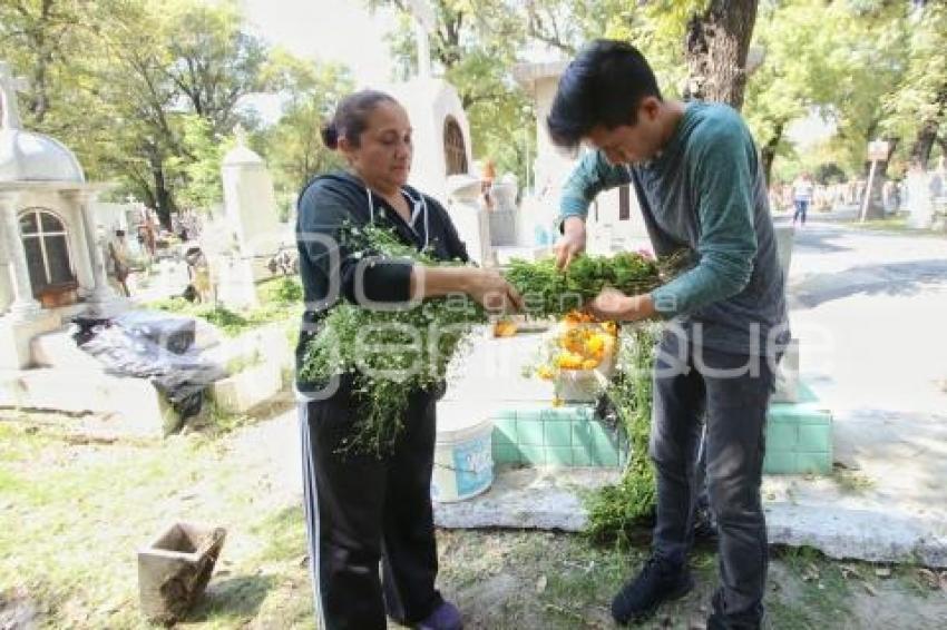 PREVIO DÍA DE MUERTOS . PANTEONES