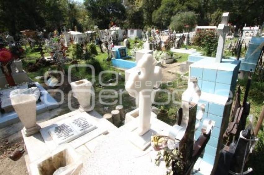 PREVIO DÍA DE MUERTOS . PANTEONES