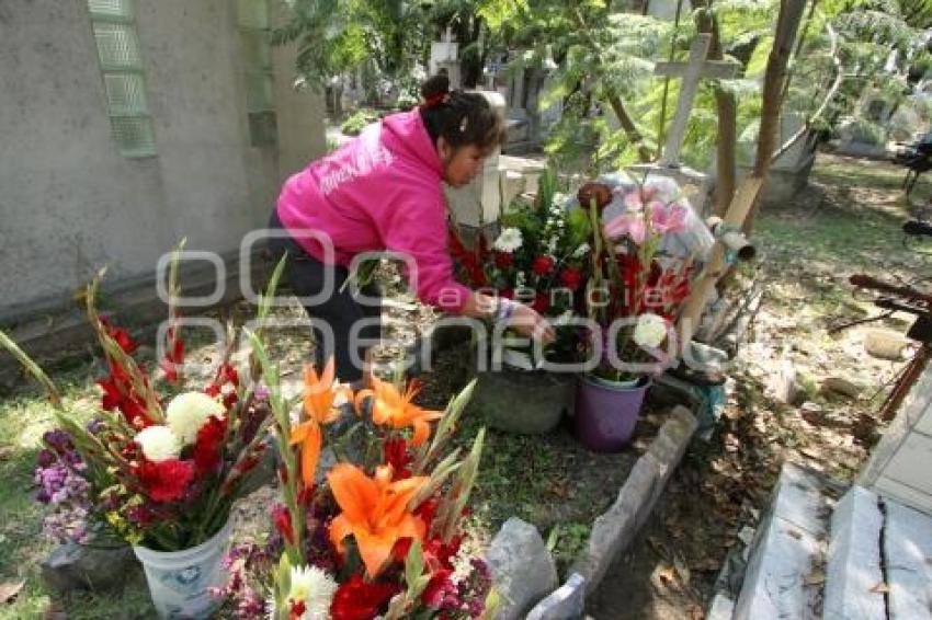 PREVIO DÍA DE MUERTOS . PANTEONES