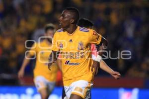 FÚTBOL . TIGRES VS LOBOS BUAP