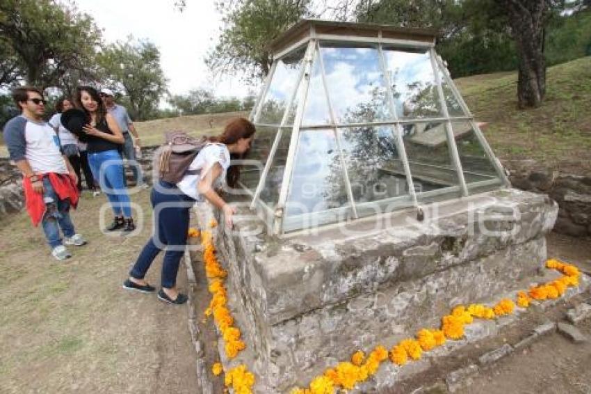 ALTAR DE LOS CRÁNEOS ESCULPIDOS