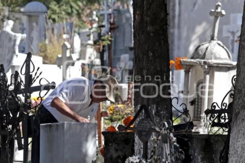 DÍA DE MUERTOS . PANTEÓN LA PIEDAD