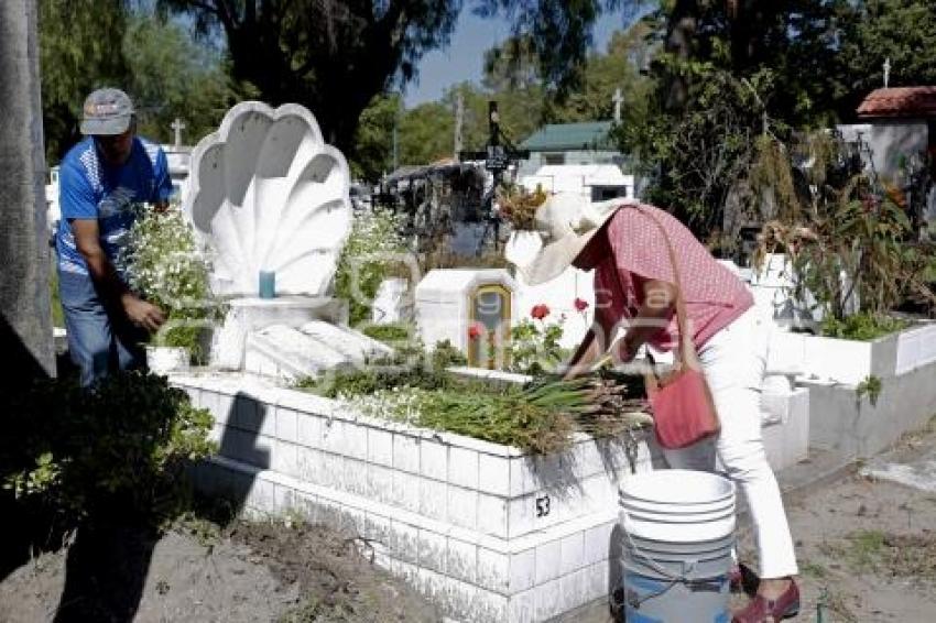 DÍA DE MUERTOS . PANTEÓN LA PIEDAD