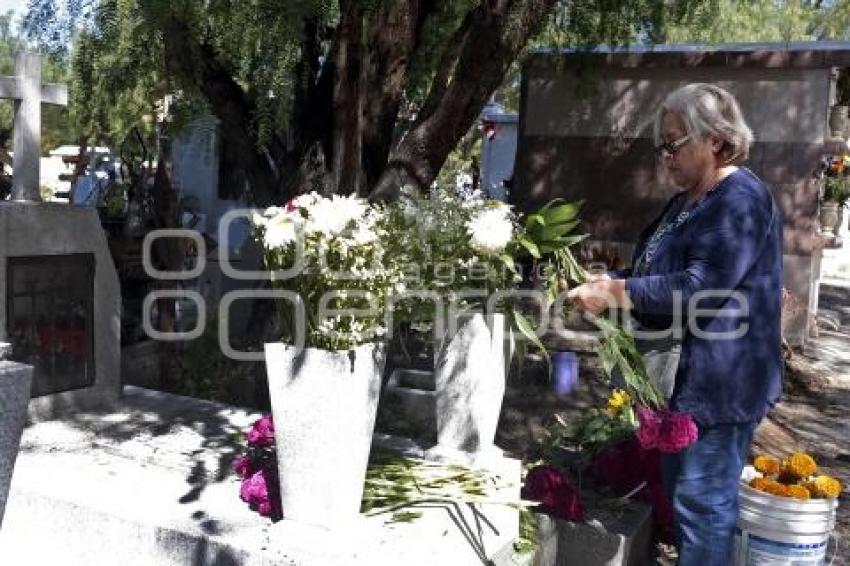 DÍA DE MUERTOS . PANTEÓN LA PIEDAD