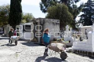 DÍA DE MUERTOS . PANTEÓN LA PIEDAD