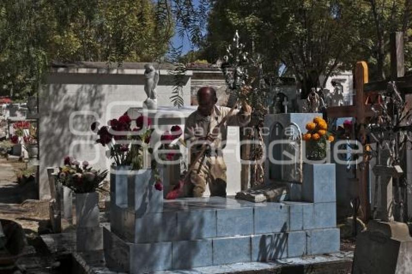 DÍA DE MUERTOS . PANTEÓN LA PIEDAD