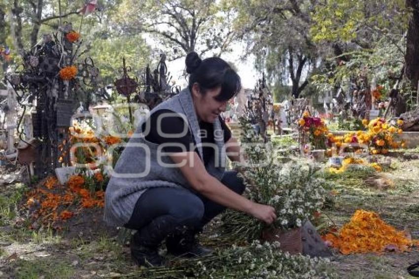 DÍA DE MUERTOS . PANTEÓN MUNICIPAL