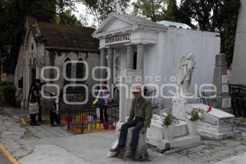 DÍA DE MUERTOS . PANTEÓN MUNICIPAL