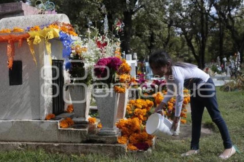 DÍA DE MUERTOS . PANTEÓN MUNICIPAL