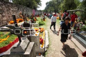 PANTEÓN . DÍA DE MUERTOS