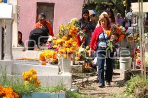 PANTEÓN . DÍA DE MUERTOS