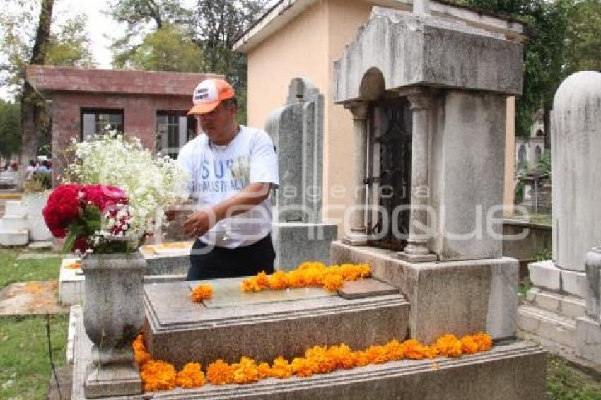 PANTEÓN . DÍA DE MUERTOS