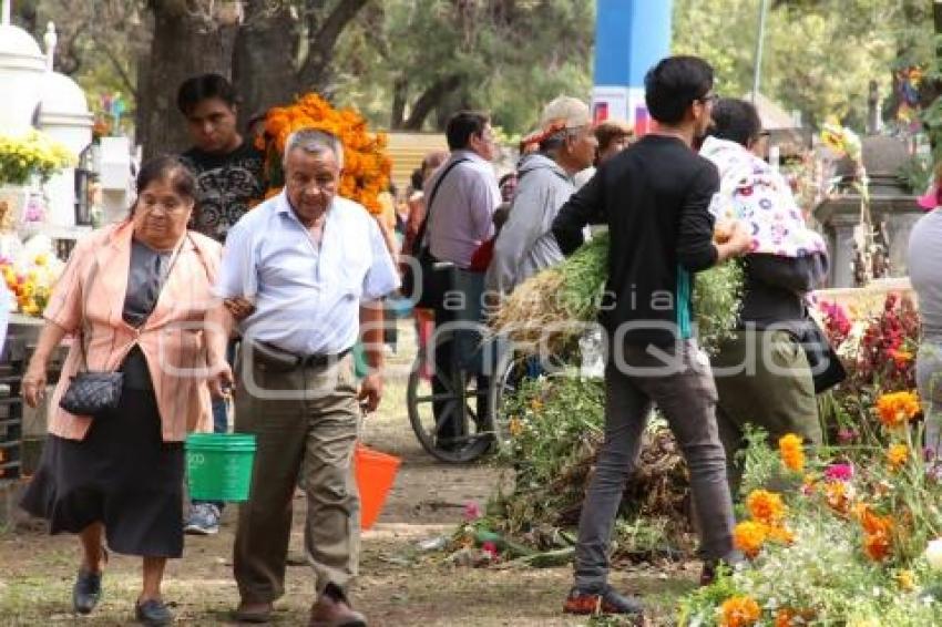 PANTEÓN . DÍA DE MUERTOS