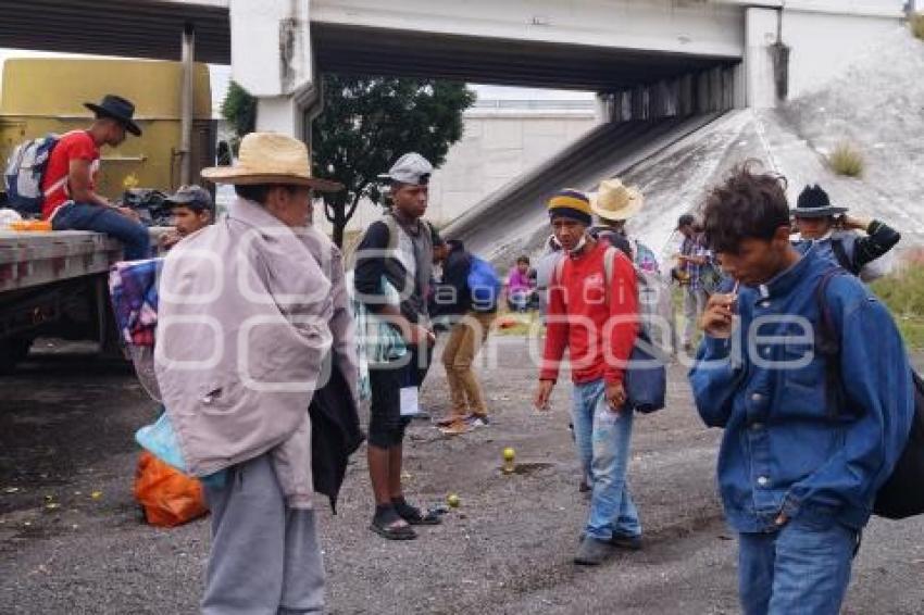 CARAVANA MIGRANTE . AUTOPISTA