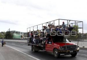 CARAVANA MIGRANTE . AUTOPISTA