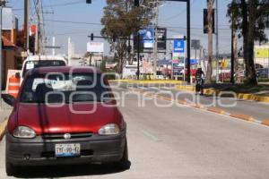 METROBUS . LÍNEA 3 . AUTOS ESTACIONADOS