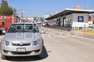 METROBUS . LÍNEA 3 . AUTOS ESTACIONADOS