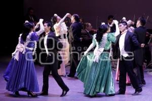 BAILANDO CON ORQUESTA