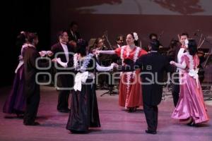 BAILANDO CON ORQUESTA