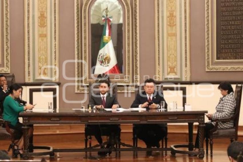 CONGRESO . ENTREGA DE INFORME