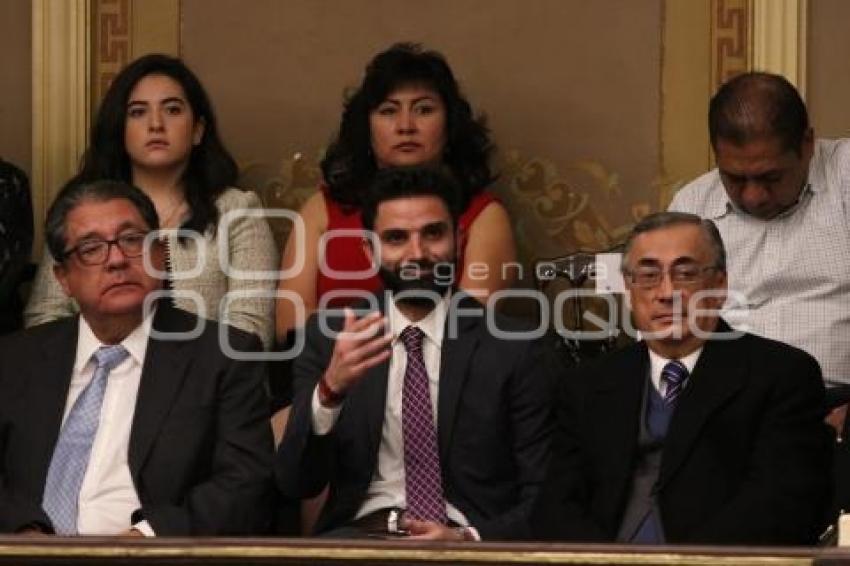 CONGRESO . ENTREGA DE INFORME
