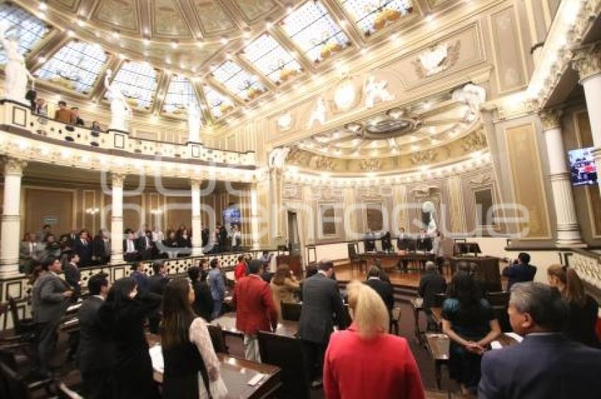 CONGRESO . ENTREGA DE INFORME