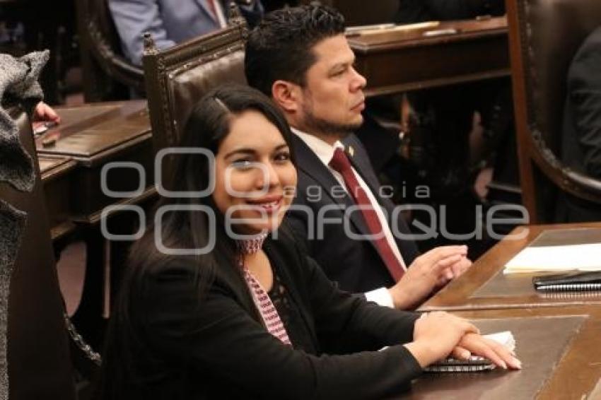 CONGRESO . ENTREGA DE INFORME