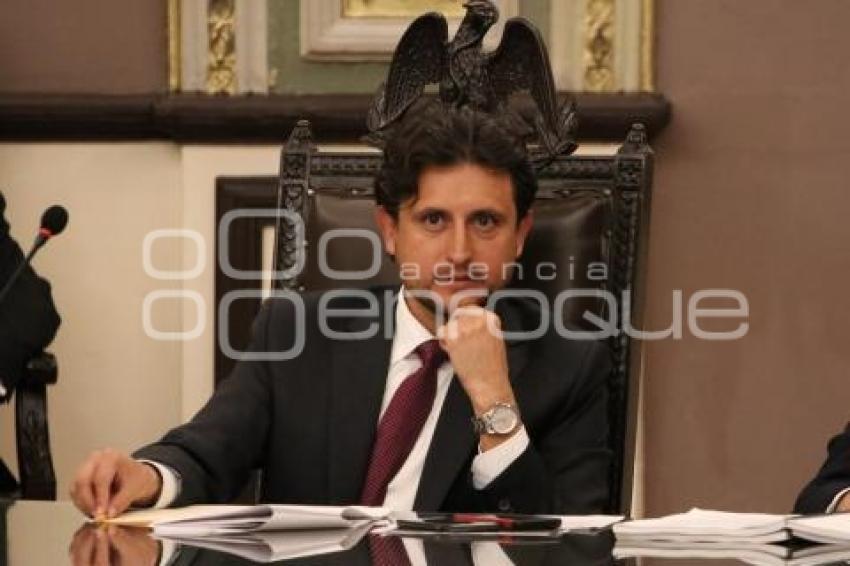 CONGRESO . ENTREGA DE INFORME