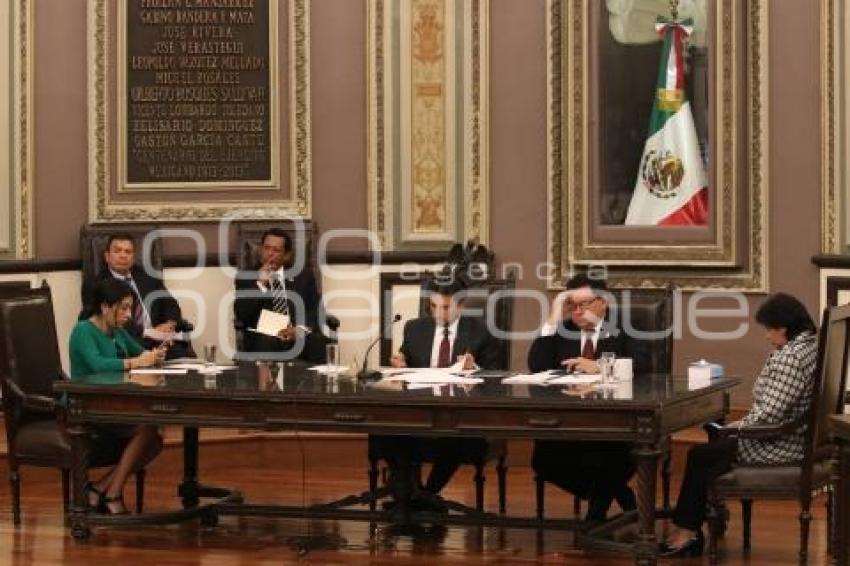 CONGRESO . ENTREGA DE INFORME