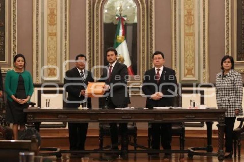 CONGRESO . ENTREGA DE INFORME