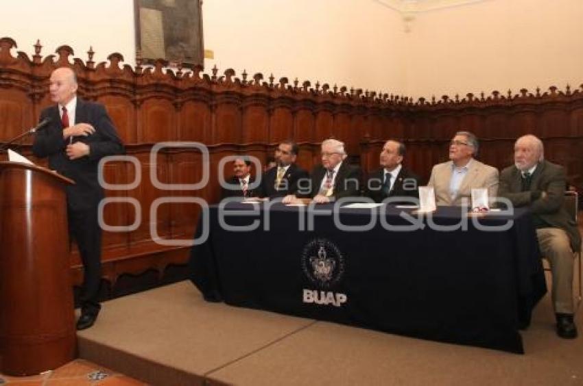 BUAP  . MEDALLA  FORJADORES