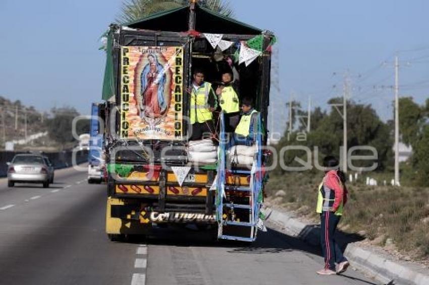 PEREGRINOS . AUTOPISTA