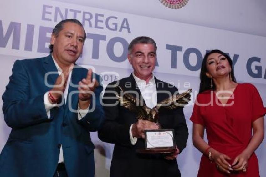 CTM ENTREGA RECONOCIMIENTO A ANTONIO GALI