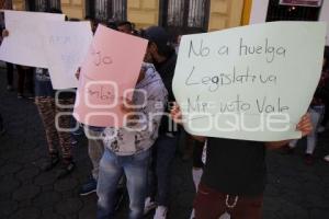 MANIFESTACIÓN . CONGRESO