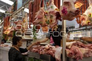 MERCADOS . PREPARATIVOS CENA NAVIDEÑA