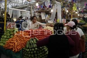 MERCADOS . PREPARATIVOS CENA NAVIDEÑA