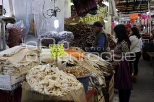 MERCADOS . PREPARATIVOS CENA NAVIDEÑA