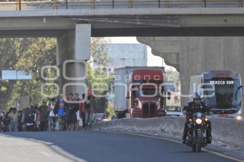 CARAVANA MIGRANTE . AUTOPISTA