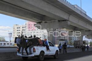 CARAVANA MIGRANTE . AUTOPISTA