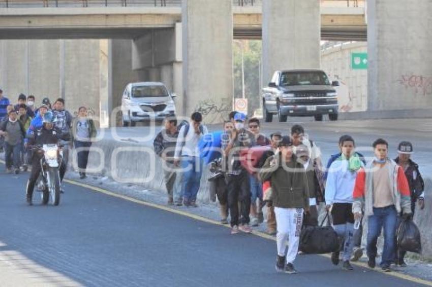 CARAVANA MIGRANTE . AUTOPISTA